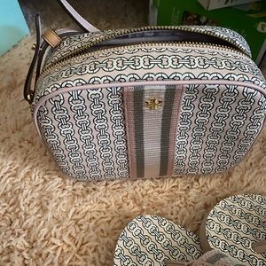 Gemini link crossbody bag and sandals